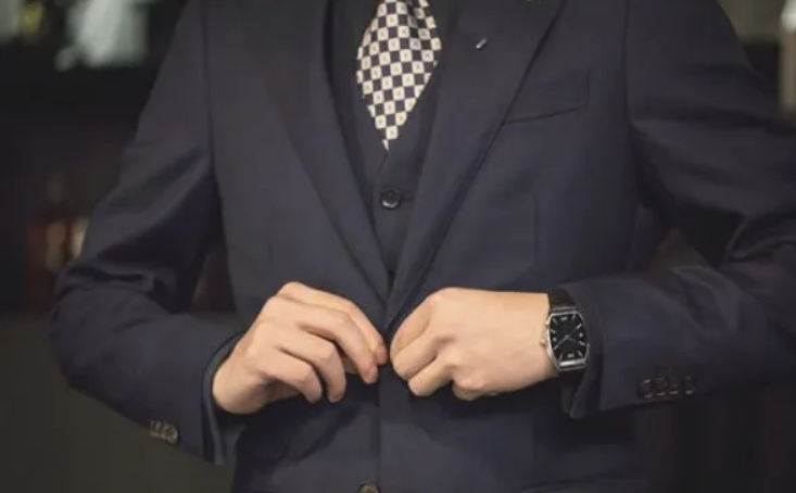 公司定做職業(yè)裝要考慮的因素都有哪些呢？